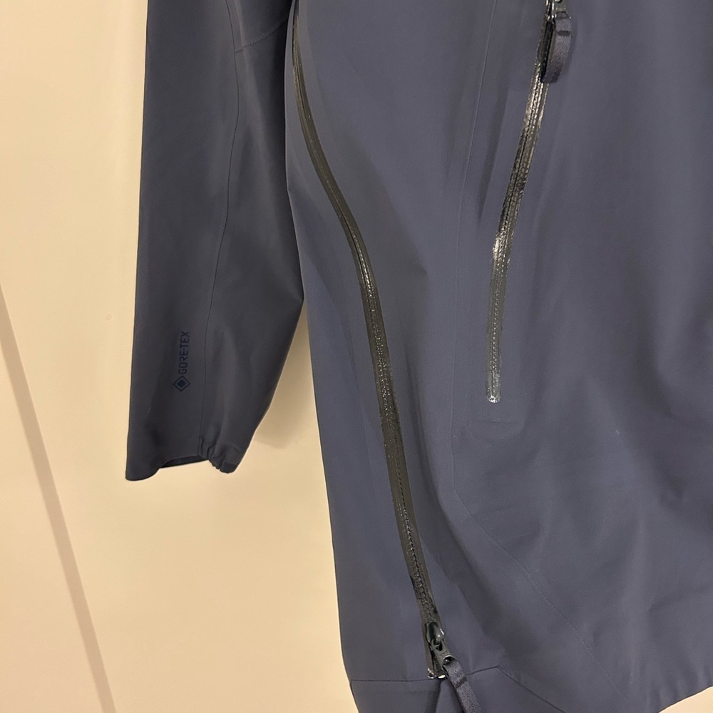 Arc'teryx Women's Venda anorak, beautiful navy color - Picture 5 of 8
